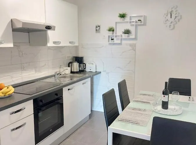 Marija Anchor Apartment *